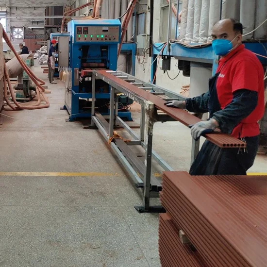 Ligne flexible de conseil de résistance à la corrosion Plinthe flexible en bois de plinthe de WPC